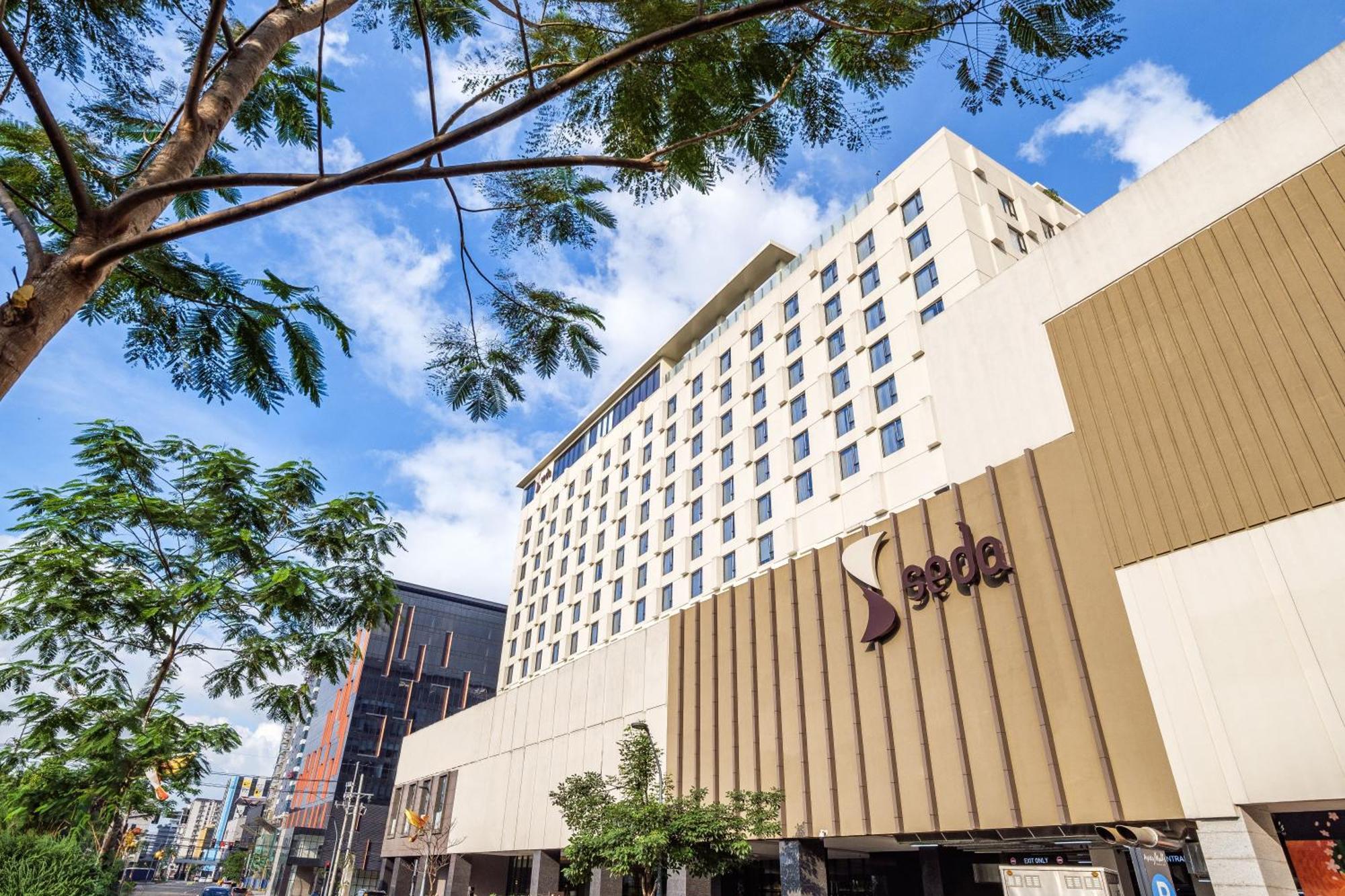 ホテル Seda Manila Bay Paranaque City エクステリア 写真